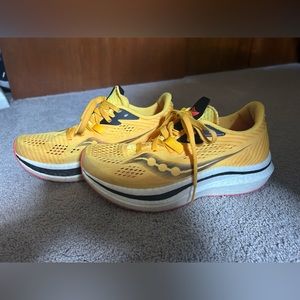 Women’s Sz 8 Saucony Endorphin Pro 2